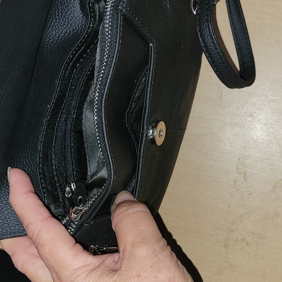 Black cowhide leathder crossbody purse. Very soft and lots of pockets. - Picture 7 of 12